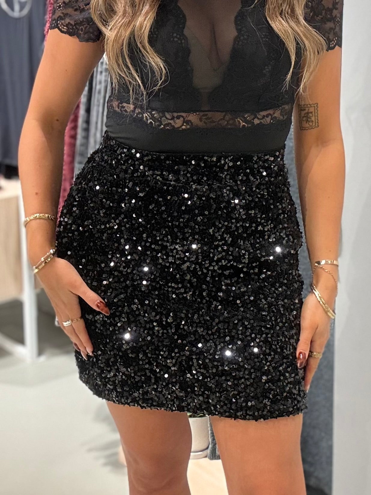 VIFAITH Mini Skirt - Black Beauty